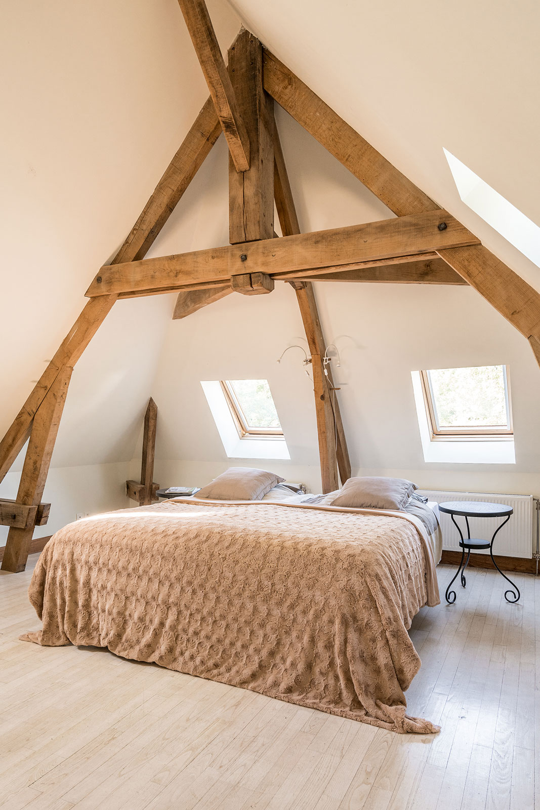 Interieur sfeer vakantiehuis LOTT La-Bastide binnen slaapkamer master bedroom