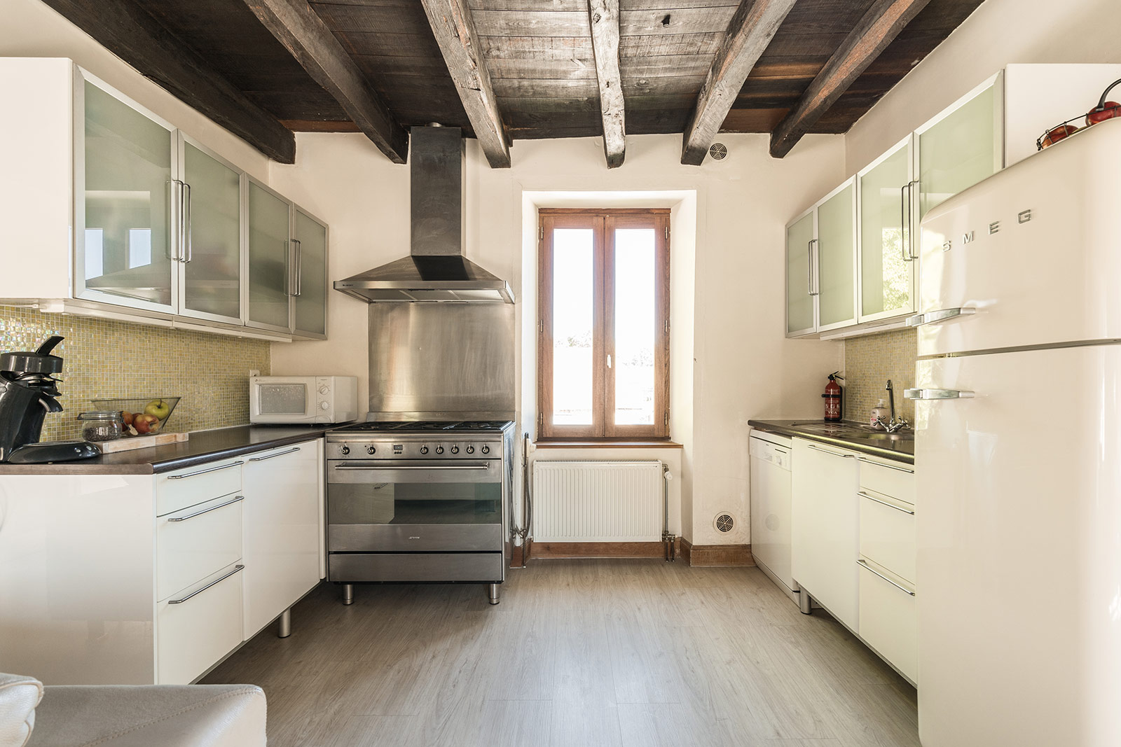 Kitchen holiday home LOTT La-Bastide modern kitchen appliances