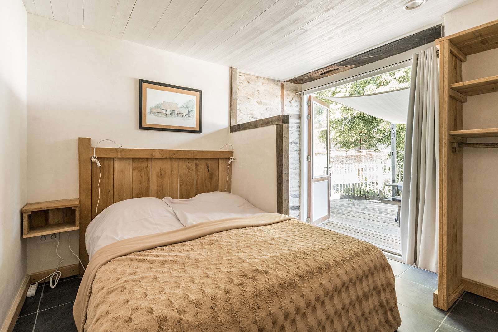 Bedroom holiday home LOTT Coussac-Bonneval master bedroom with double box spring bed