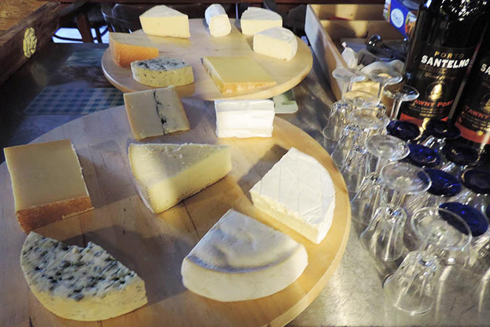 Streekproducten Frankrijk kaas, de 5 AOC kazen van de Auvergne-Rhône-Alpes.
