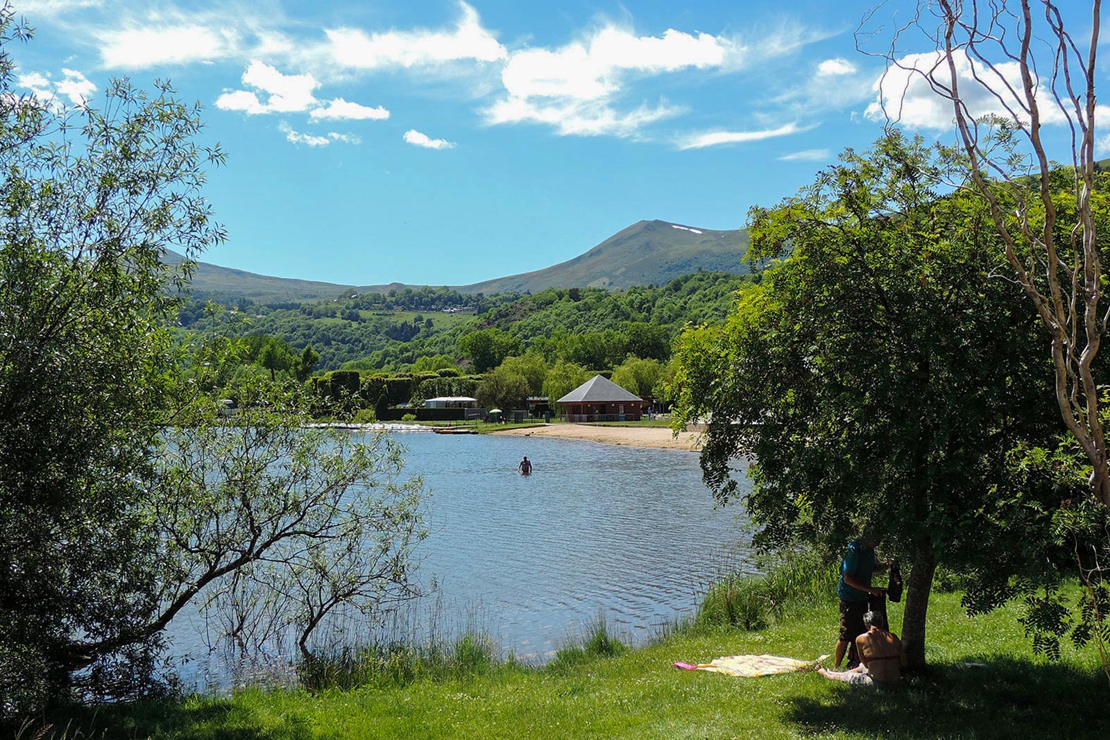 Holiday tips discovering lakes and bathing lakes in Haute-Vienne (Nouvelle-Aquitaine) France.