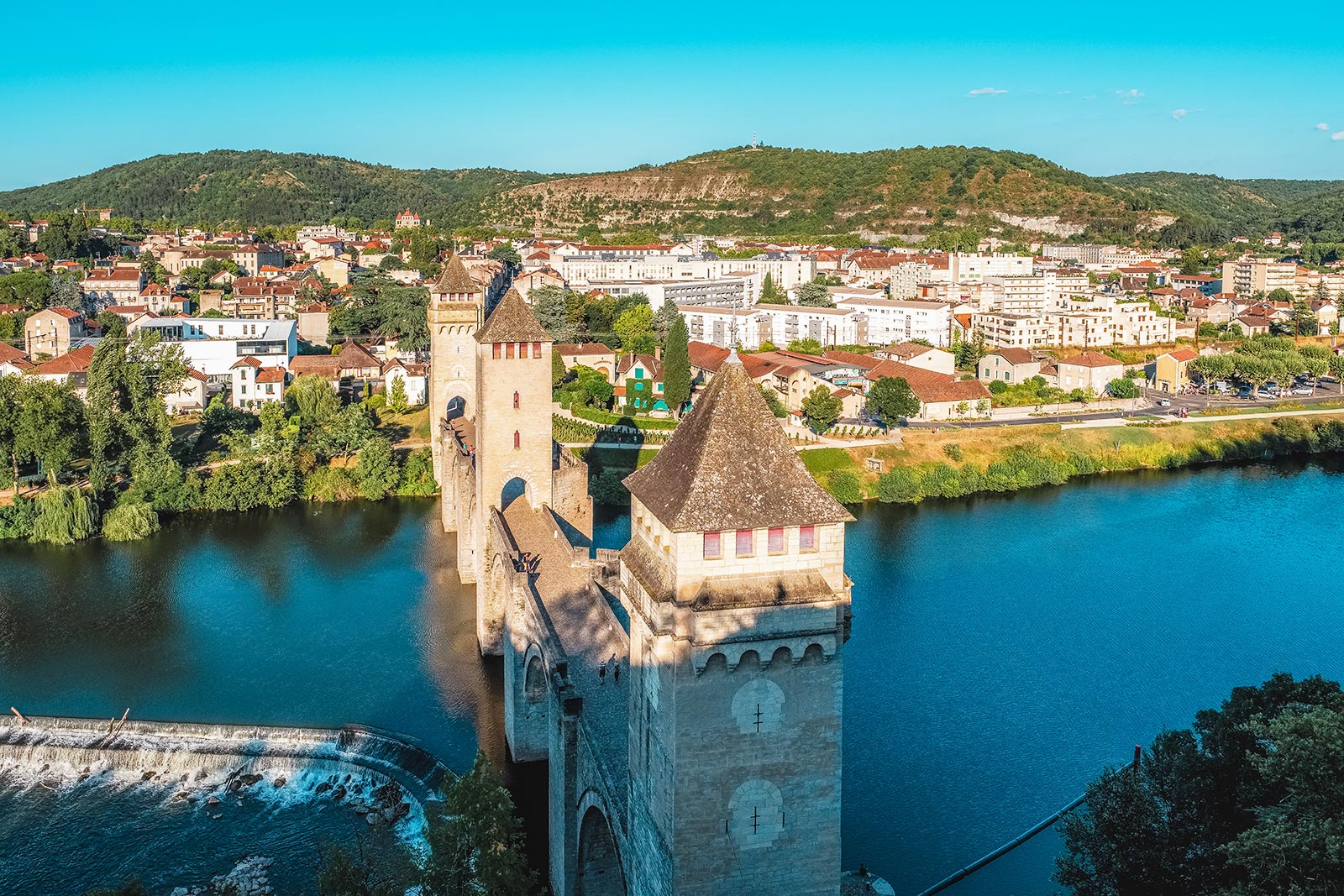 Holiday tips discover sights Lot (Occitanie) France, Pont Valentré à Cahors.