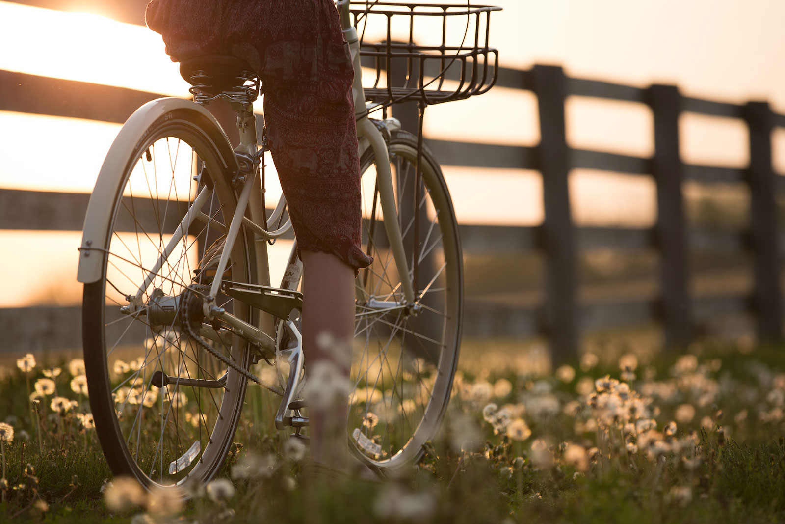 Cycling in Aveyron (Occitania), Discover the beautiful Mur-de-Barrez.