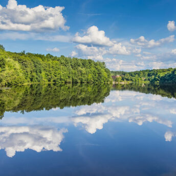 Zwemmen in de Aveyron regio Occitanië zwemmeer Frankrijk met vakantiehuis.