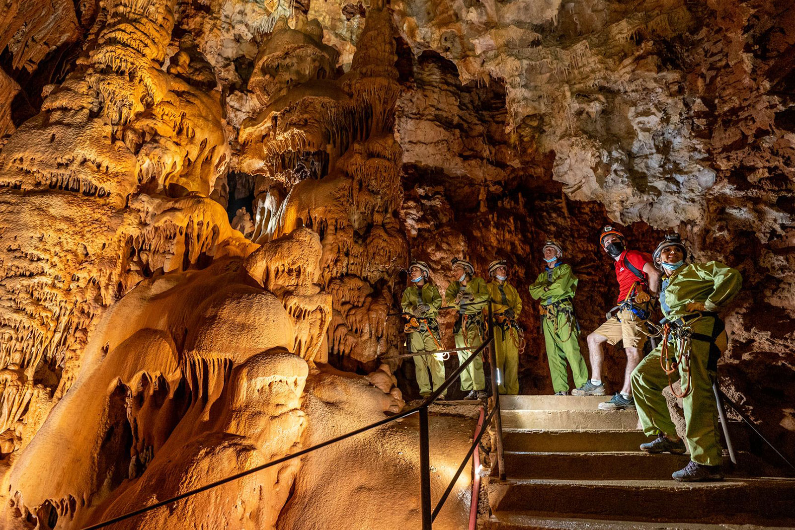 Educational day trips, caves in France with stalagmites, stalactites and crystals in the area of Hérault Occitania.Occitanië.