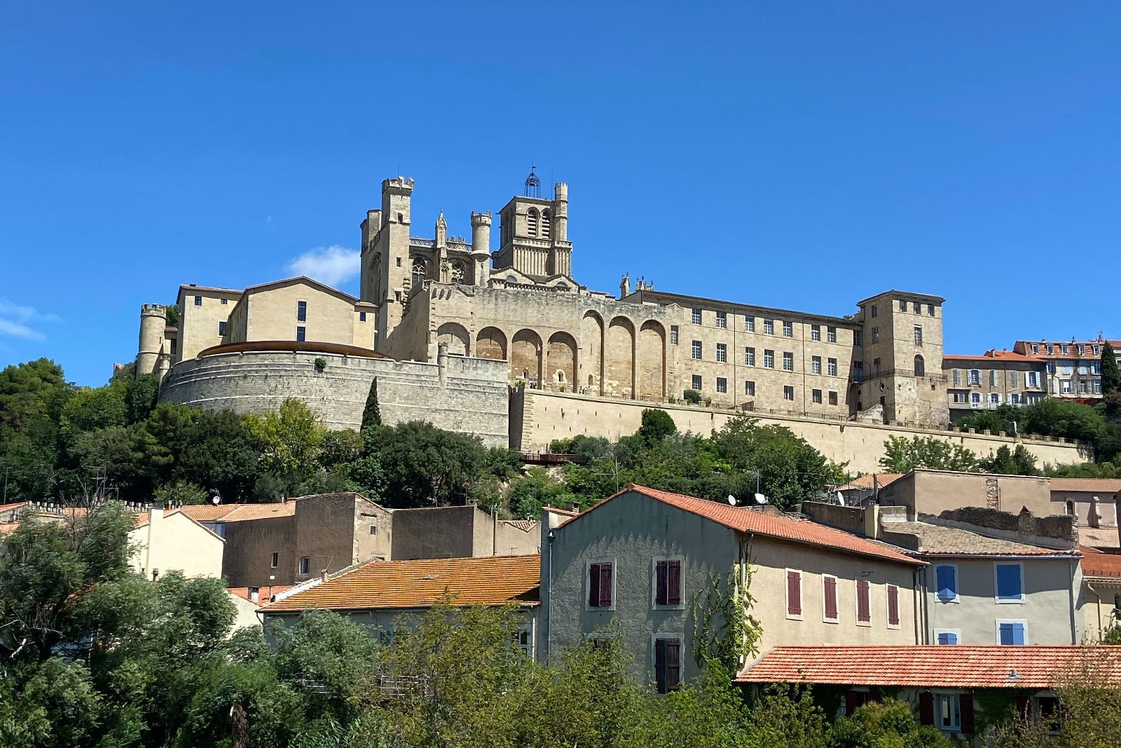 Discover holiday tips for day trips. City trip Béziers Hérault (Occitanie) France.