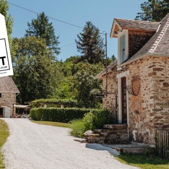 Vakantiehuis LOTT La-Bastide Frankrijk (Nouvelle Aquitaine, Haute-Vienne). Vrijstaand luxe vakantiehuis met verwarmd zwembad.