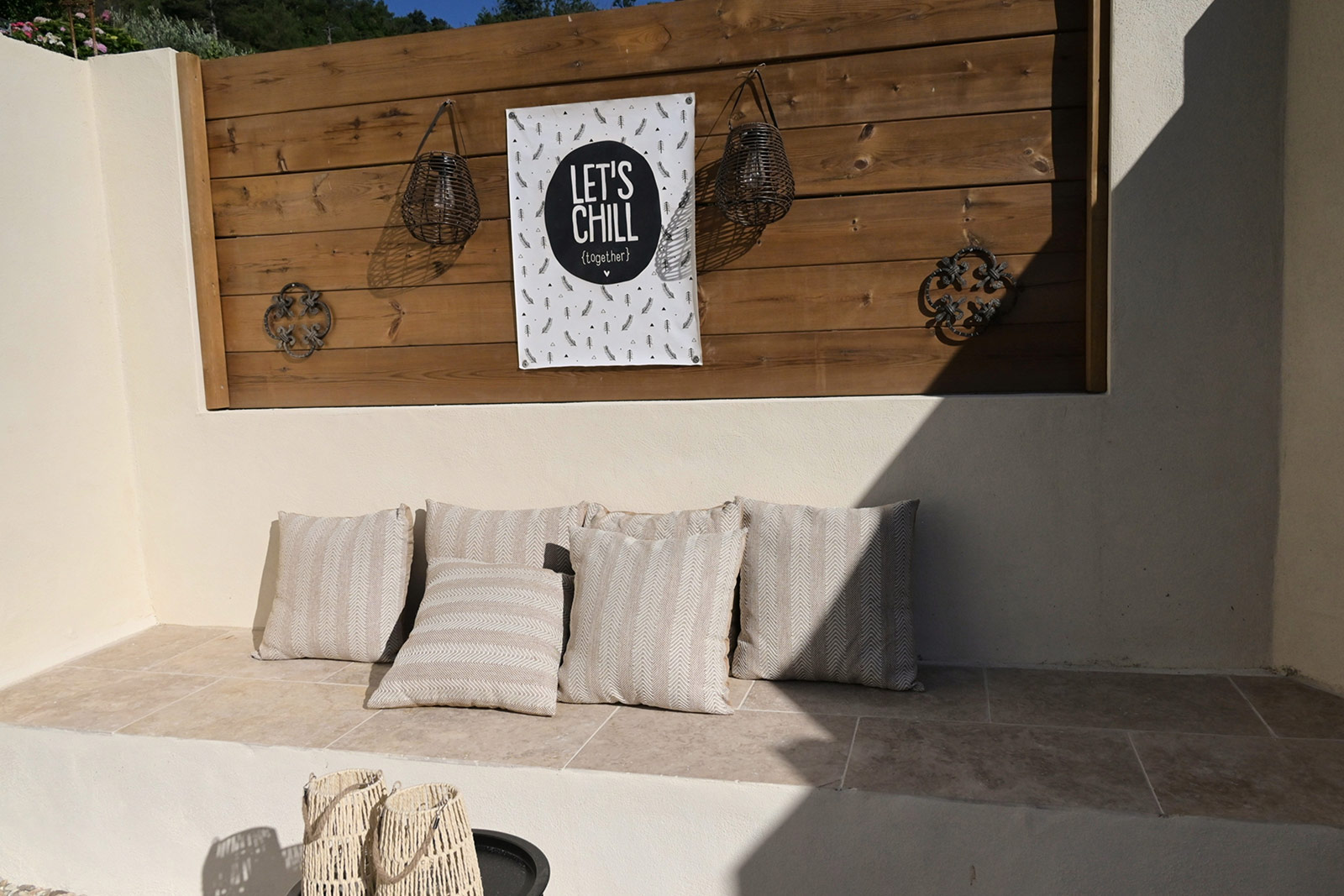 Tuin vakantiehuis LOTT Graissessac La Maison loungebank apero in de avondzon
