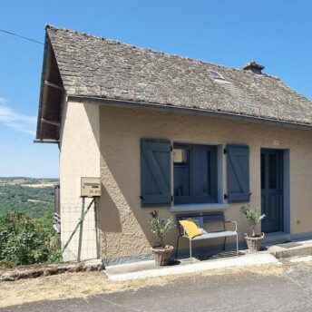 Vakantiehuis LOTT Mur-de-Barrez Frankrijk (Aveyron, Occitanië). Romantisch vakantiehuis met panoramische uitzicht in Frankrijk.